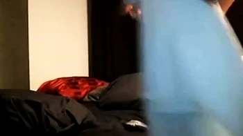 Брюнетка с огромными сиськами играет с дилдо на вебке