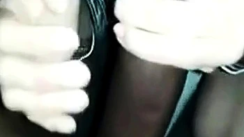 Amateur Webcamgirl reitet riesigen Schwanz hart