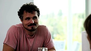 Freya Parker seduce infiel y cachonda