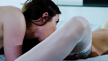 Жесткий анал с волосатой брюнеткой и большой натуральной грудью