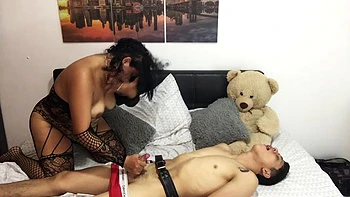 Ma belle-mère me soumet en cowgirl et missionnaire