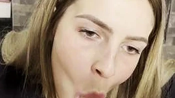 Amateur Babe fickt Doggy und bläst hart