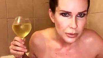 Os peitões loiros da Whitney