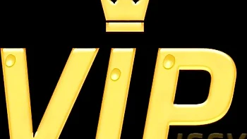 Сьюзан Айн в жёстком золотом душе и писе буккаке