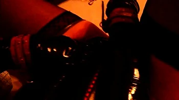 Schwangere Milf mit fetten Titten live vor der Cam