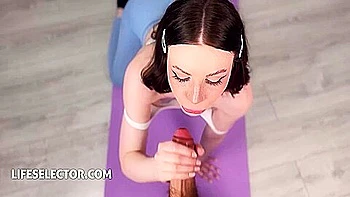 Леся Мун сосет и ебется наездницей в белье