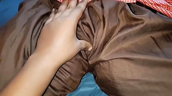 Jolie belle-sœur adore sucer grosse bite indienne et se faire baiser