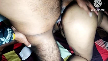 Cunhado fode forte a cunhada enquanto esposa assiste