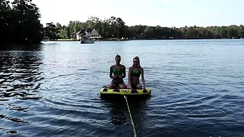 Jenny Blighe amadora lésbica transando ao ar livre