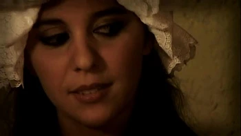 Salma die Putzfrau bläst und fickt zwei Männer anal im privaten Dreier