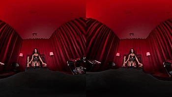 Астерия с большими сиськами связана и трахается с футджобом