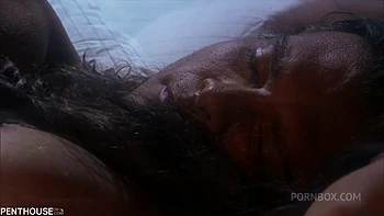 Европейская брюнетка с большой грудью рабыня ебется