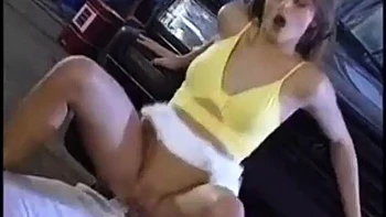 Peitos grandes, boquete vintage e cowgirl hardcore