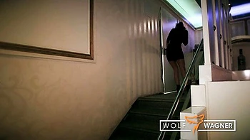 Fröhliche Conny fickt im wilden Dreier