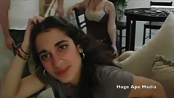 Libanesisches Girl fickt auf Party: Blasen, Doggy & Reiten