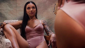 April Olsen and Vanna Bardot enjoy a mutual masturbation session.