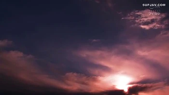 Esposa asiática trai com padrasto às escondidas