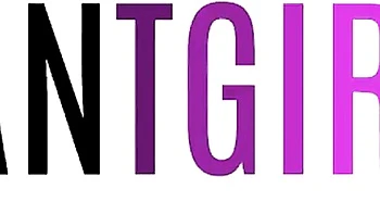 Tgirl asiatique aux gros seins se masturbe en solo