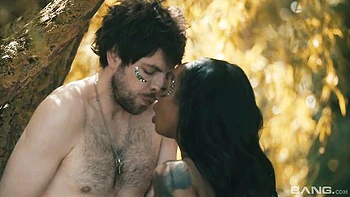 Лола с большой попой и огромными сиськами жестко трахнута