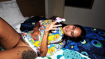 Maman thaïlandaise suce et baise sa chatte parfaite