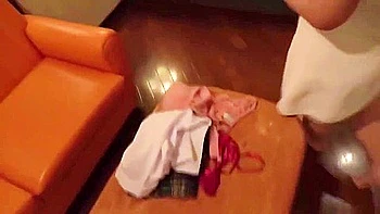 Pequeña asiática amateur follada y corrida en la polla