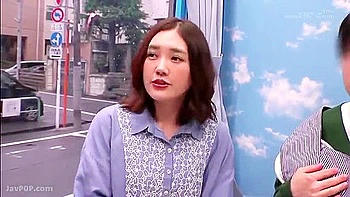 La femme voit la bite et se fait baiser sauvagement M3