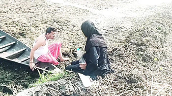 Fille de village Desi baisée dur par son patron en hindi