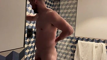 Rothaarige MILF Pixie Pink hart geduscht im Hotel gefickt