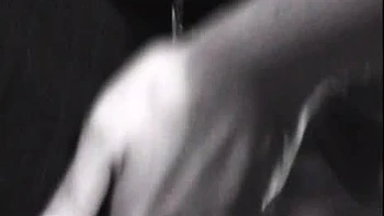 Brune amateur suce et baise en doggy avec paroles salaces