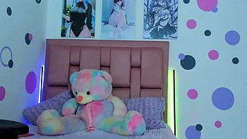 Latina Babe im Nylon solo mit Fetisch und Füßen