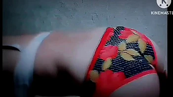 Chica india caliente se masturba recordando a su novio