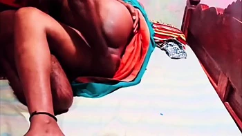 Жесткий трах деси бабхи на кровати