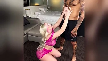 Trixi Brooks POV : grosse chatte Pawg prête pour la bite