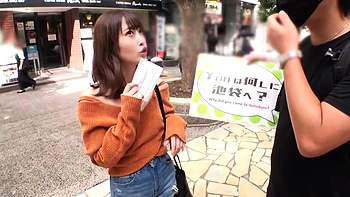 Chica asiática amateur con culo perfecto eyacula