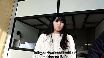 Rubenshafte japanische Milf bläst und fickt Schwanz