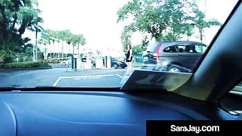 Sara Jays fette Titten vögelt ein großer schwarzer Schwanz