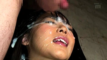 Amadora japonesa asiática leva facial