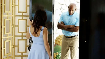 Flash Brown é fodida analmente com enorme pau preto