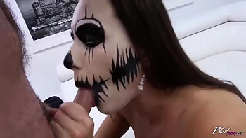 Latina en cosplay de Halloween follada duro por el culo