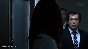 Débutante asiatique se fait creampie dans un porno japonais non censuré