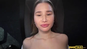 Amalia Davis peituda fodida e gozada dentro na rua