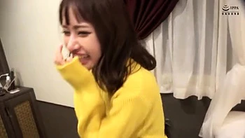 ミニスカワンピース美女とイチャイチャキスしてパンティ越しにお尻や股間を愛撫