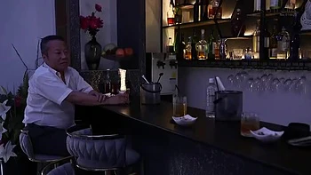 Le cocu regarde sa meuf se faire baiser