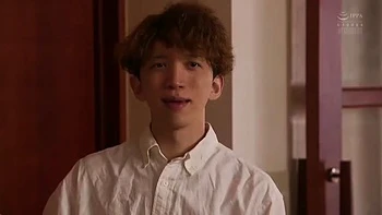 Corno assiste esposa sendo traída e fodida