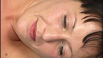 Amateur vintage chupando y follando a cuatro