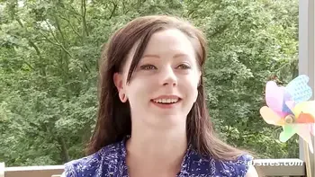 Ersties: 21-jährige Deutsche macht erste lesbische Erfahrung