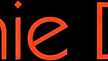 Grooby Tgirls masturbieren allein mit Toys