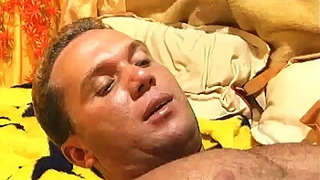 Heiße Brünette stöhnt beim Ficken und Reiten