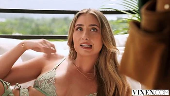 Lily Phillips lutscht und creampiet den riesigen Schwanz vom Handwerker