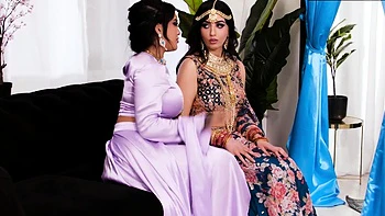 Brunes indiennes chaudes se tripotent, lèchent en trio orgasmique